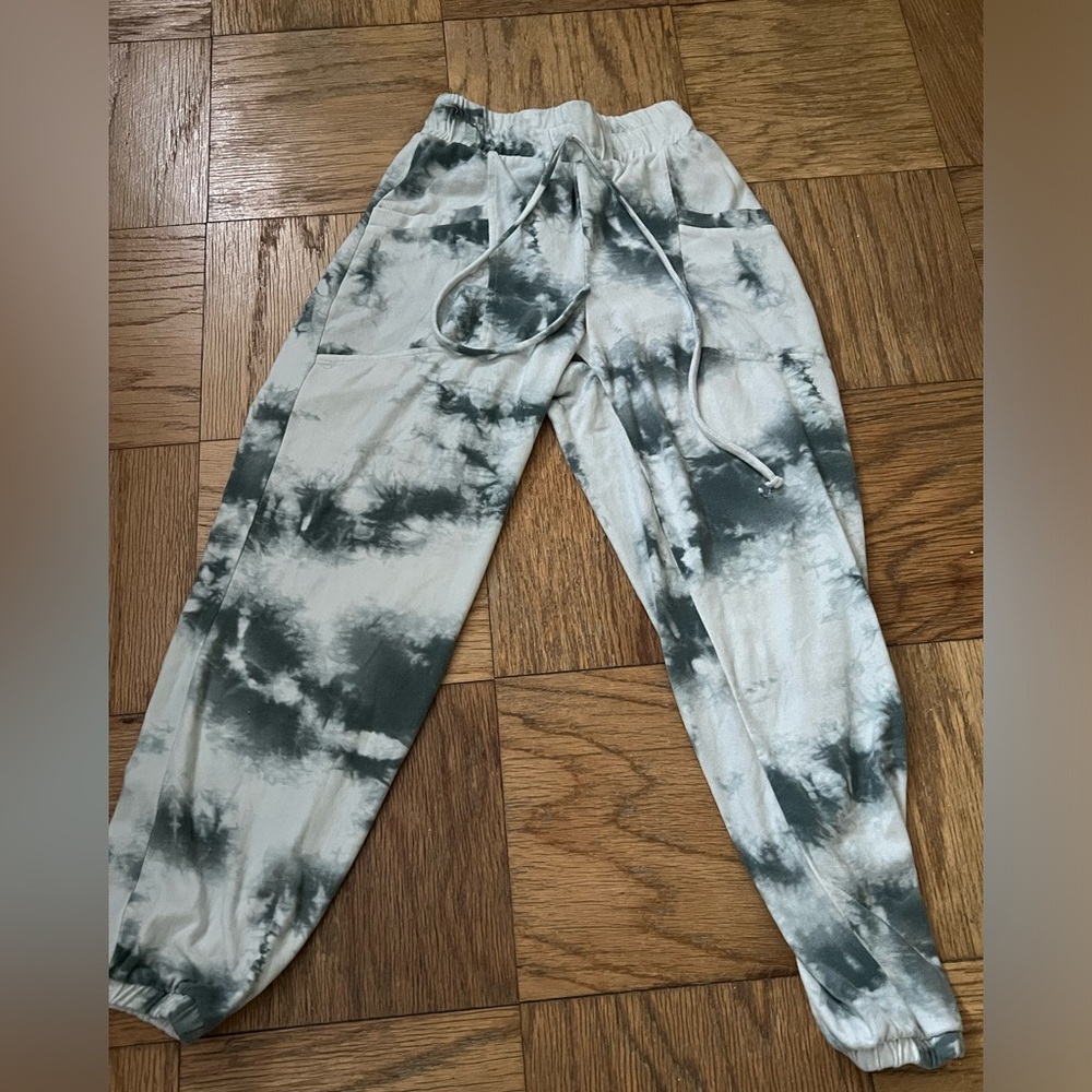 Whiteroom + cactus sweatpants